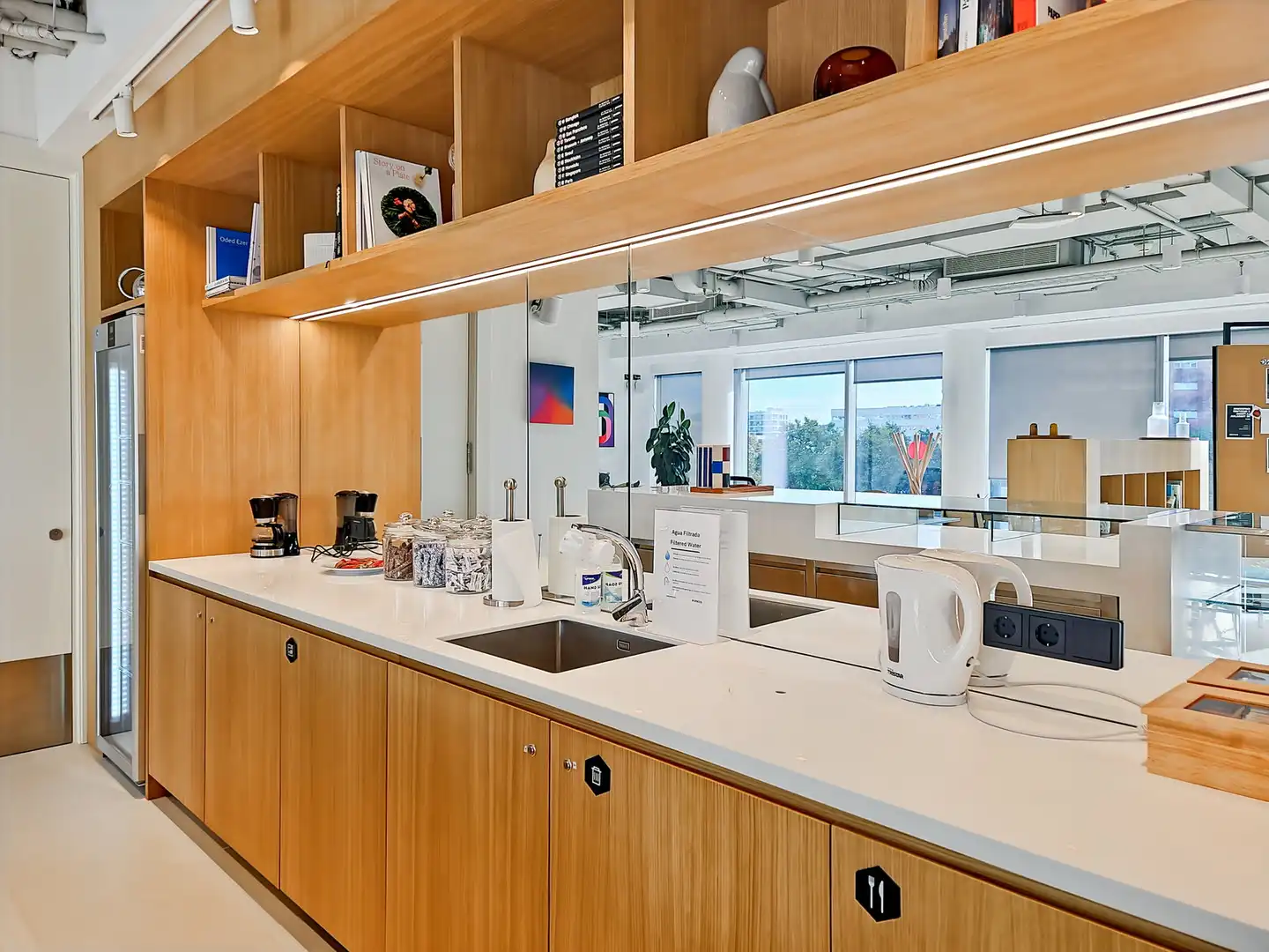 Küche von Büro zur Miete in Barcelona mit Klimaanlage, Heizung und Möbliert