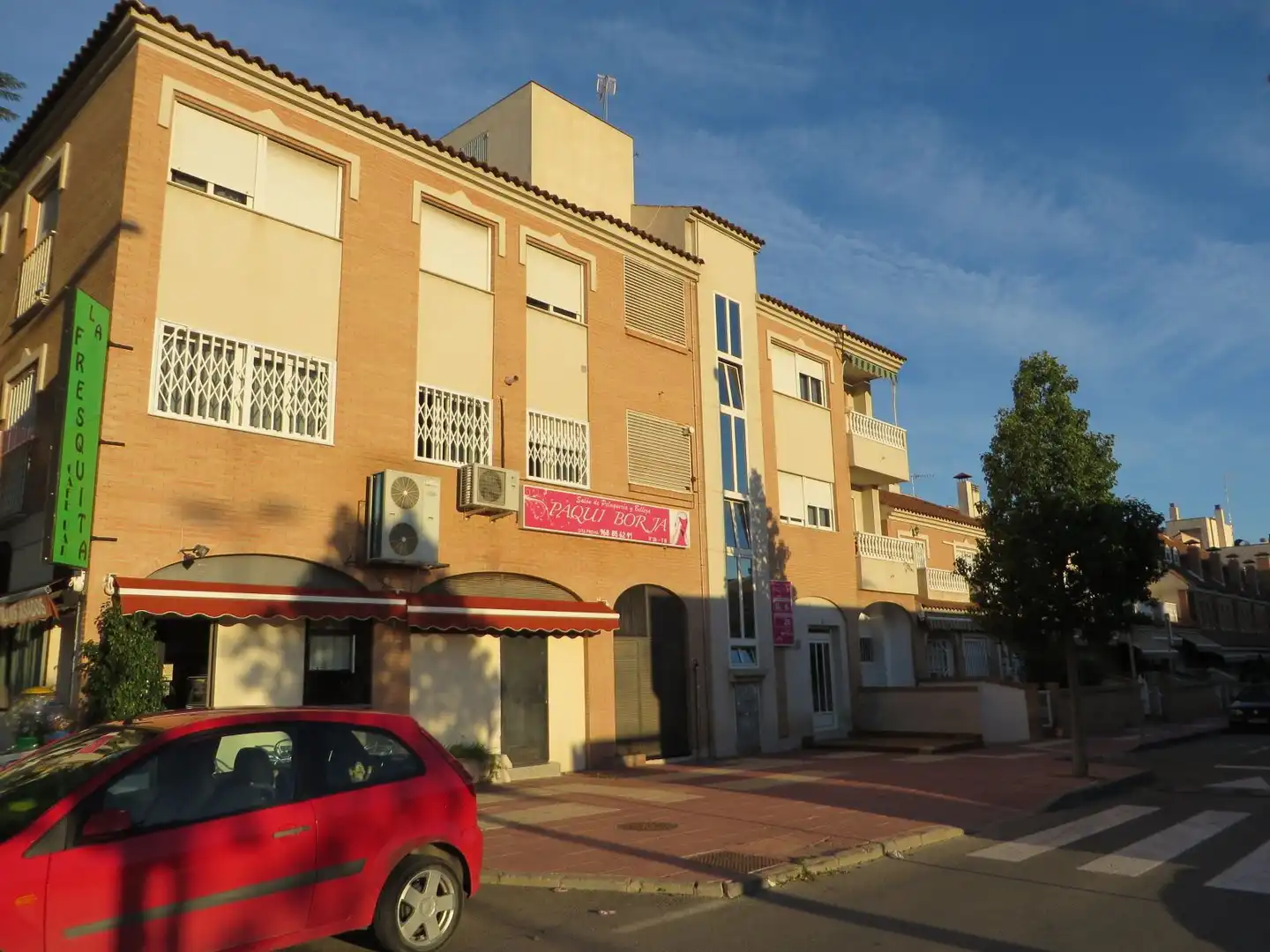 Casa aparellada en venda a C/ Reina Sofía