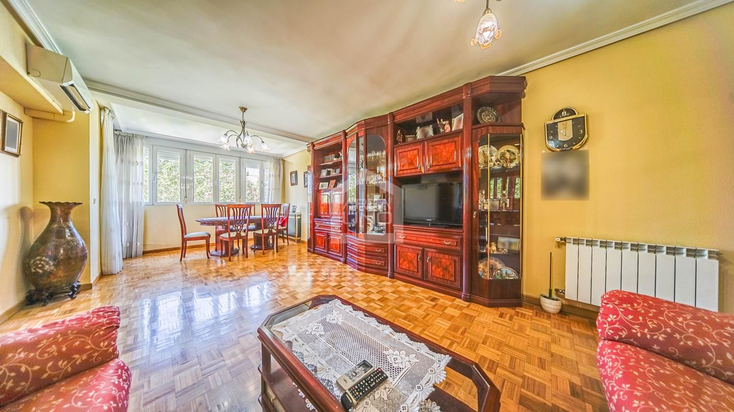 Living room of Flat for sale in Móstoles  with Air Conditioner, Heating and Parquet flooring