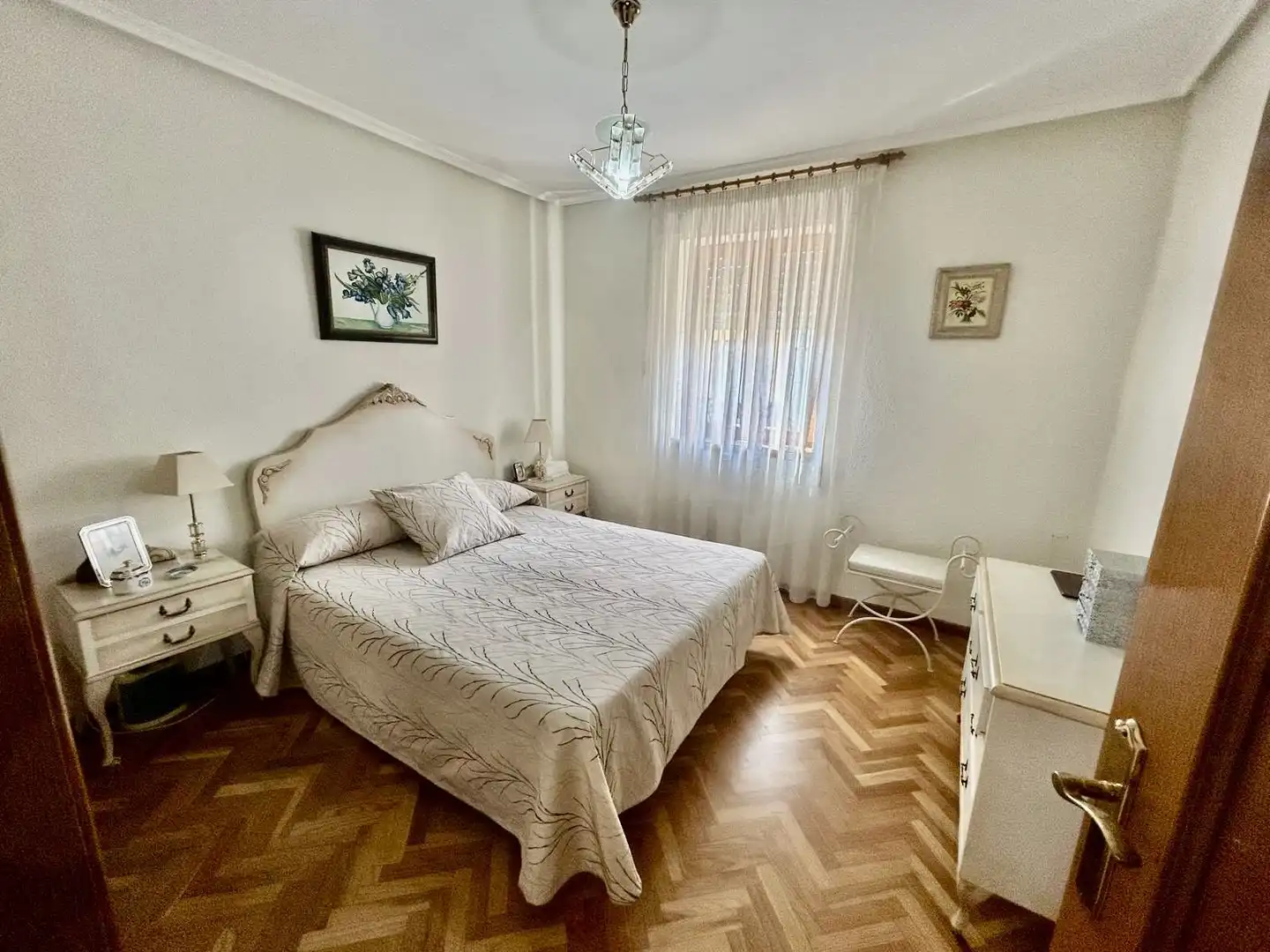 Dormitori de Casa o xalet en venda en La Bañeza  amb Calefacció