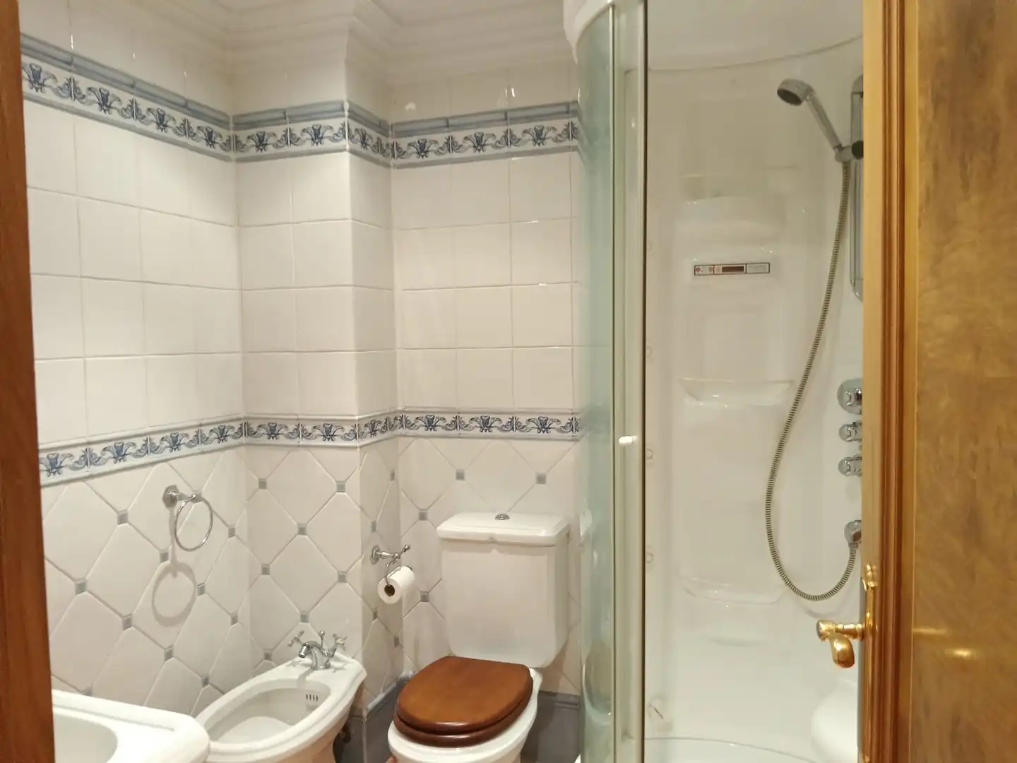 Bany de Casa o xalet en venda en Laredo amb Calefacció, Terrassa i Traster