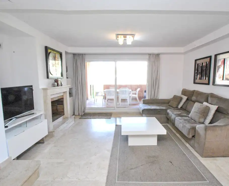 Piso con piscina en venta en Elviria - Cabopino