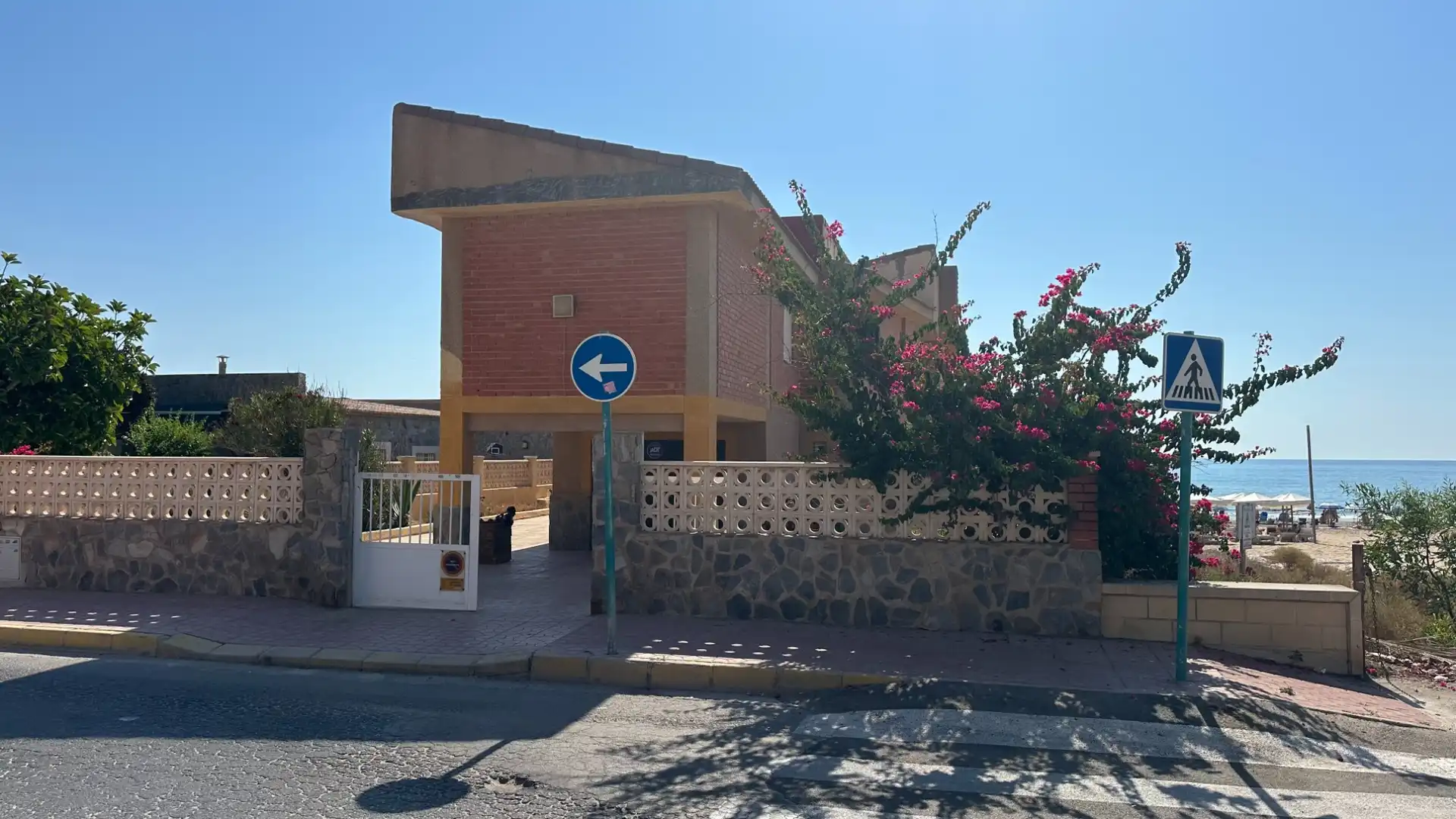 Vista exterior de Casa o xalet en venda en Guardamar del Segura amb Aire condicionat, Terrassa i Traster