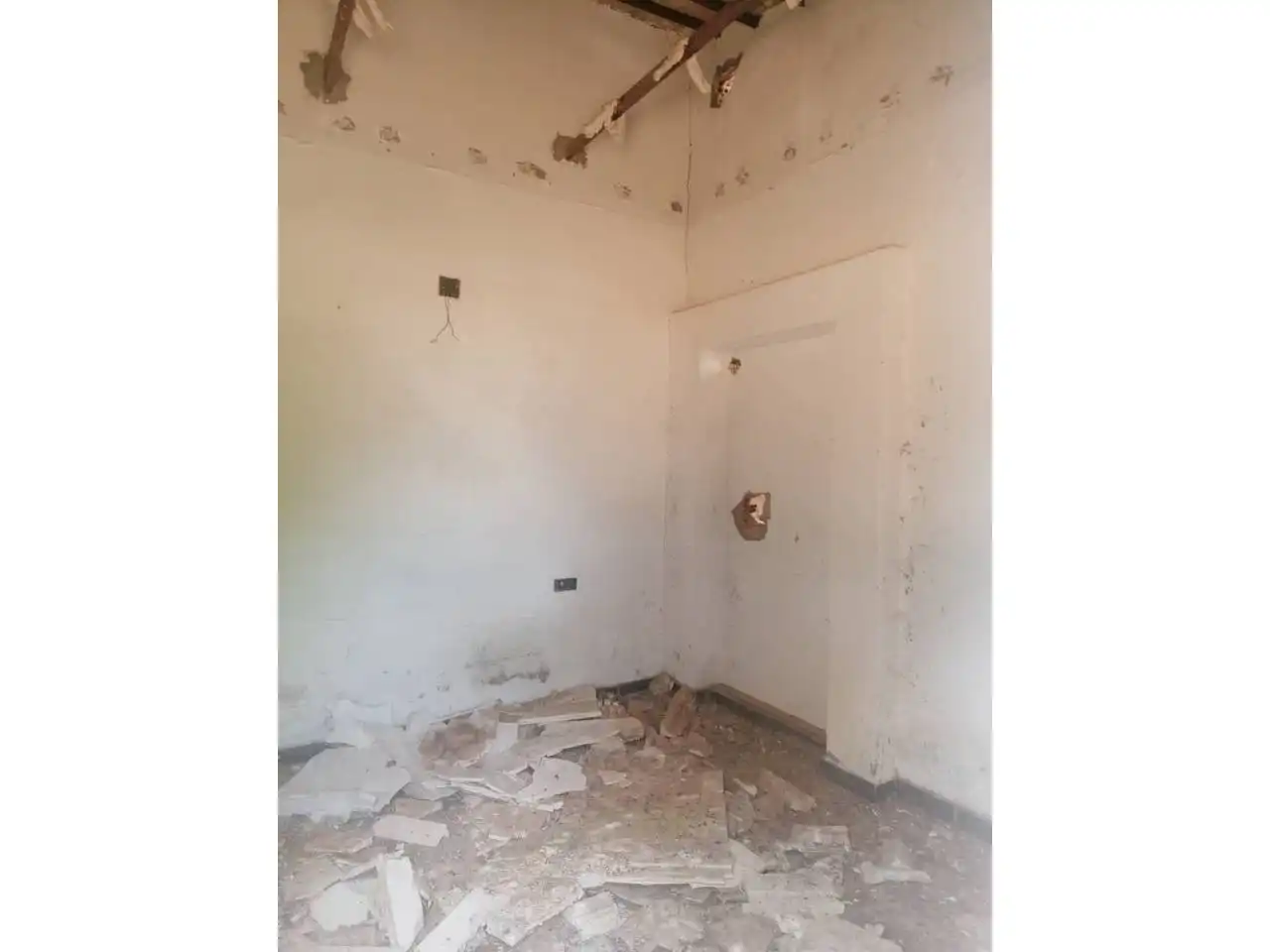 Dormitori de Casa o xalet en venda en Carmona amb Jardí privat