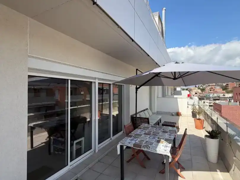 Terrassa de Pis en venda en Molins de Rei amb Aire condicionat, Terrassa i Piscina