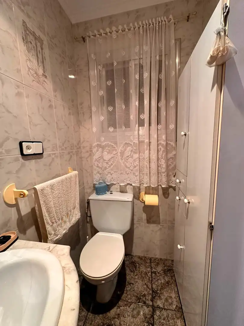 Baño de Piso en venta en Sabadell con Aire acondicionado, Calefacción y Balcón