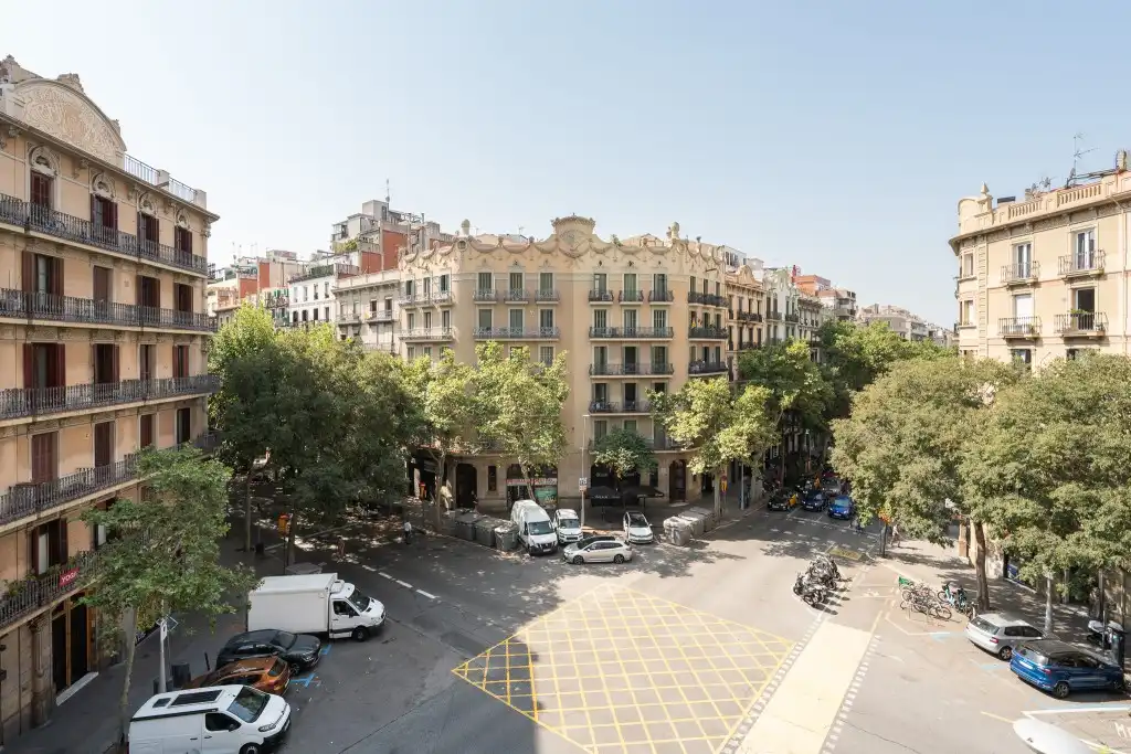 Vista exterior de Apartament en venda en Barcelona amb Aire condicionat, Parquet i Balcó