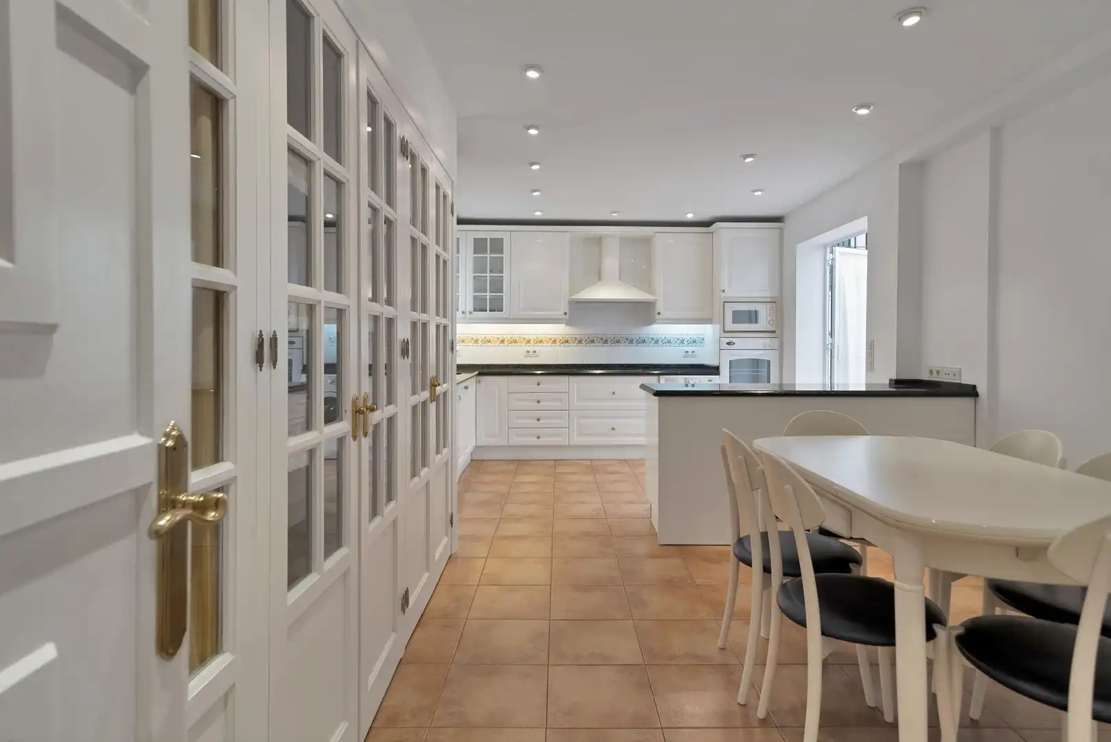 Kitchen of Apartments for sale in Marbella  with Parquet flooring and Balcony