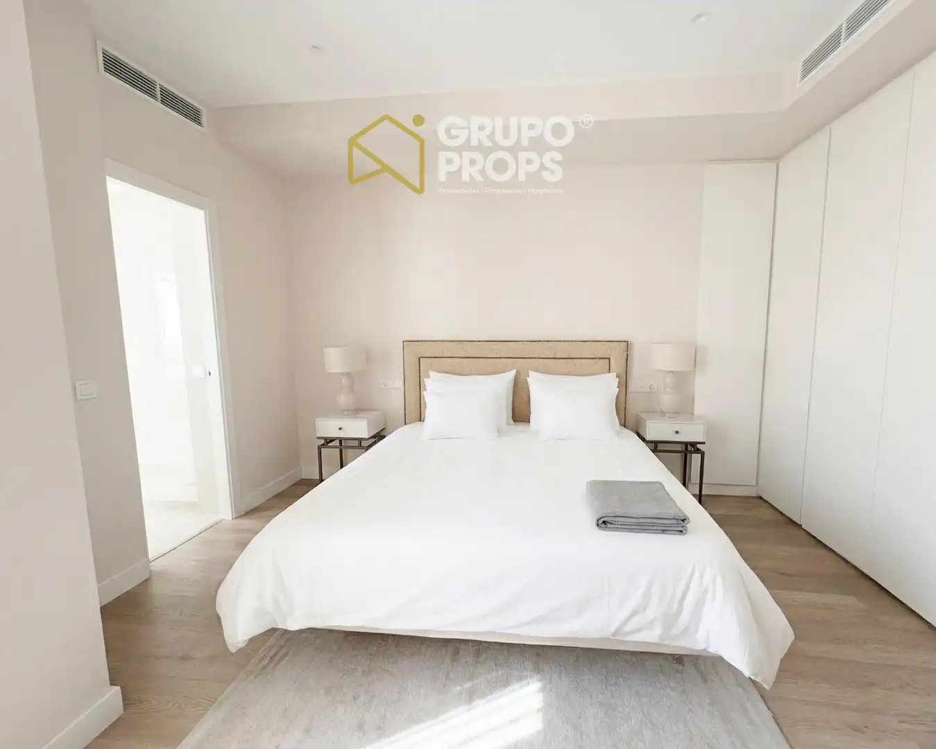 Schlafzimmer von Wohnung zum Verkauf in Madrid mit Klimaanlage und Heizung