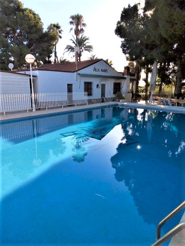 Piscina de Casa o xalet en venda en Elche / Elx