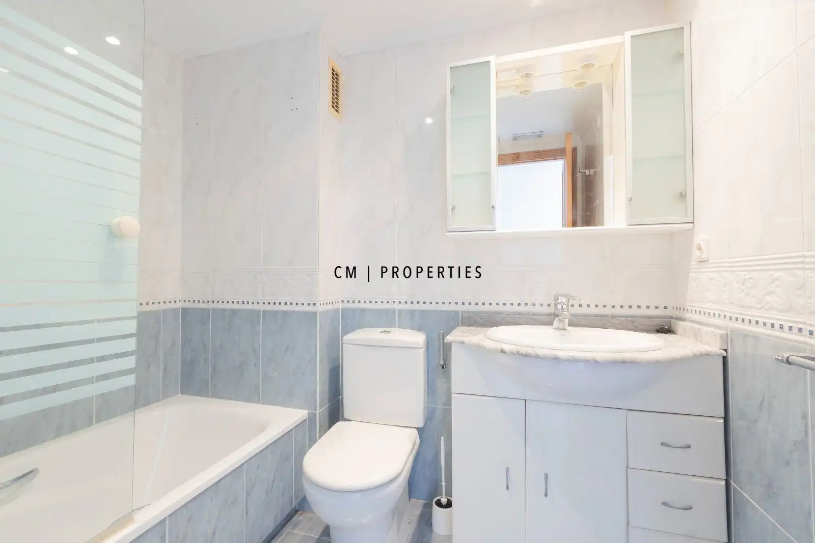 Bathroom of Flat for rent in Valencia  with Air Conditioner, Heating and Terrace