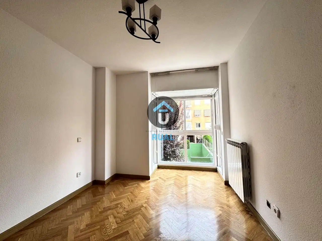 Bedroom of Flat for rent in Madrid  with Heating, Storage room and Community pool