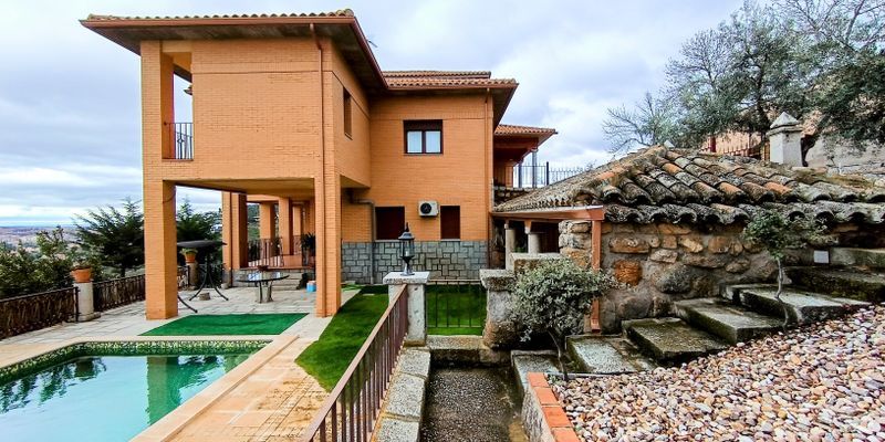 Vista exterior de Casa o xalet en venda en Belvís de la Jara amb Aire condicionat, Jardí privat i Terrassa