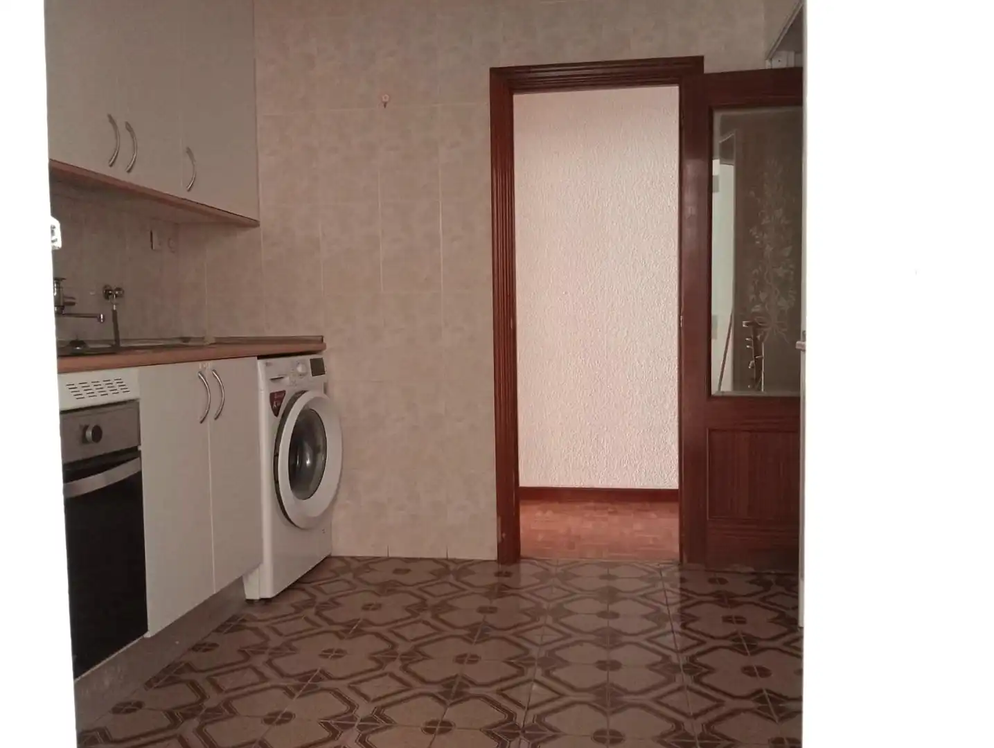 Kitchen of Flat for share in Alcalá de Henares  with Heating, Furnished and Oven