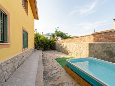 Chalet con balcón en venta en La Franquesa - Oasis Park