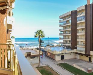 Dormitori de Apartament de lloguer en Fuengirola amb Aire condicionat, Calefacció i Jardí privat