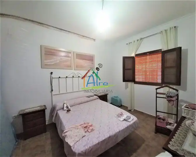 Schlafzimmer von Einfamilien-Reihenhaus zum Verkauf in Almonte mit Klimaanlage, Terrasse und Abstellraum