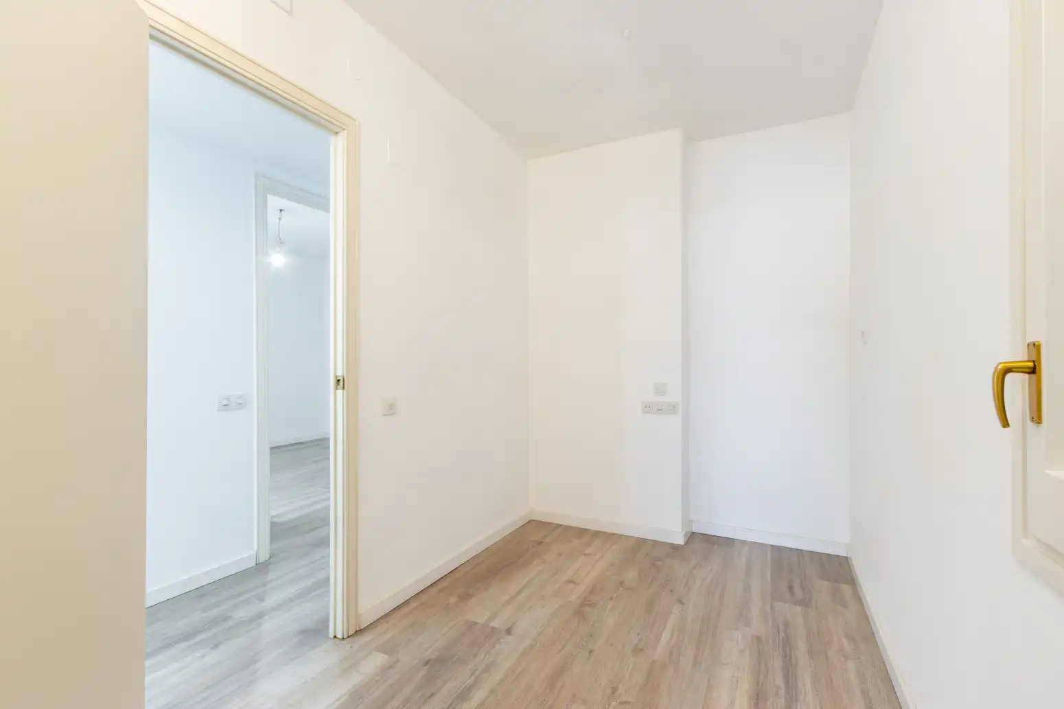 Wohnung zum Verkauf in Terrassa mit Heizung, Parkett und Balkon