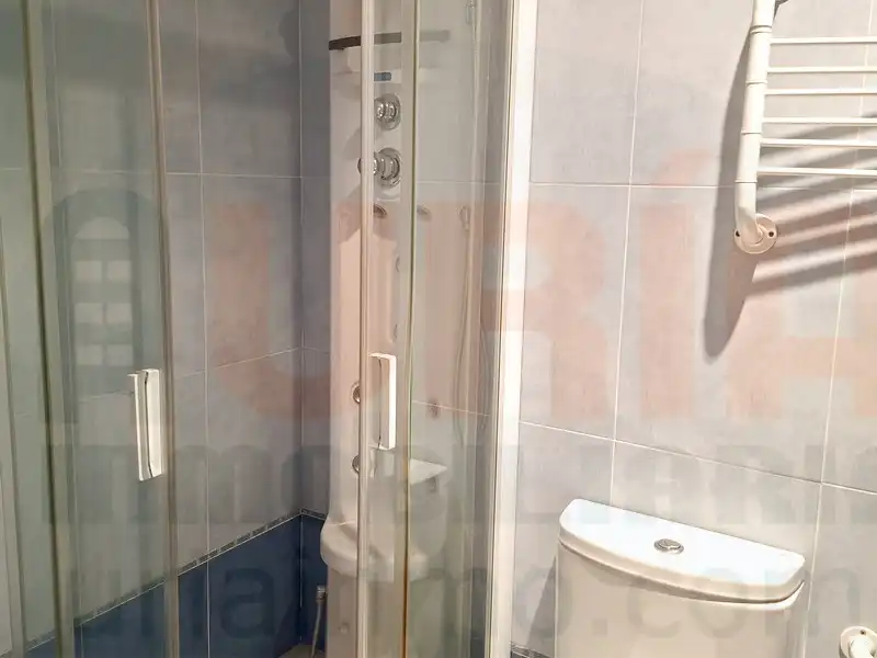 Bany de Pis de lloguer en Oviedo  amb Calefacció, Terrassa i Forn
