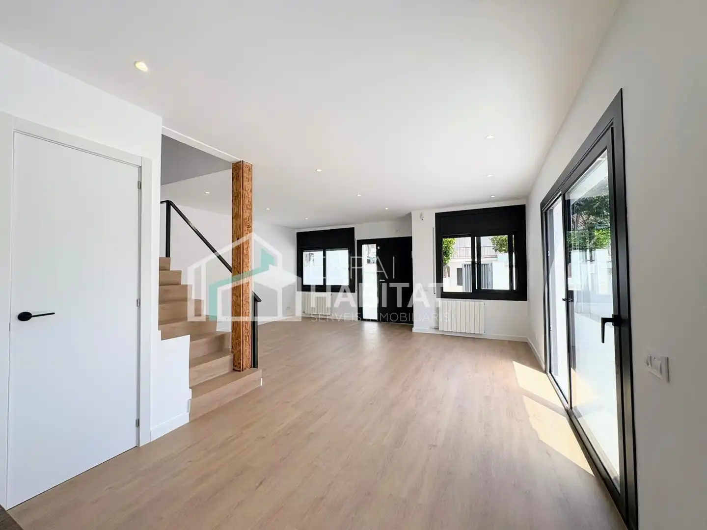 Sala d'estar de Casa adosada en venda en El Masnou amb Calefacció, Jardí privat i Parquet