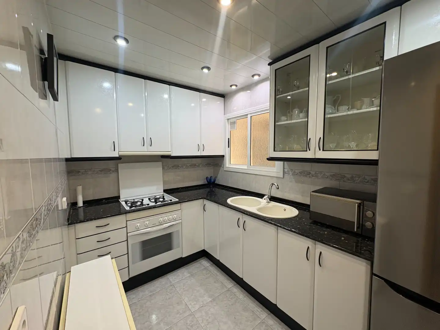 Küche von Wohnung zum Verkauf in Badalona mit Balkon