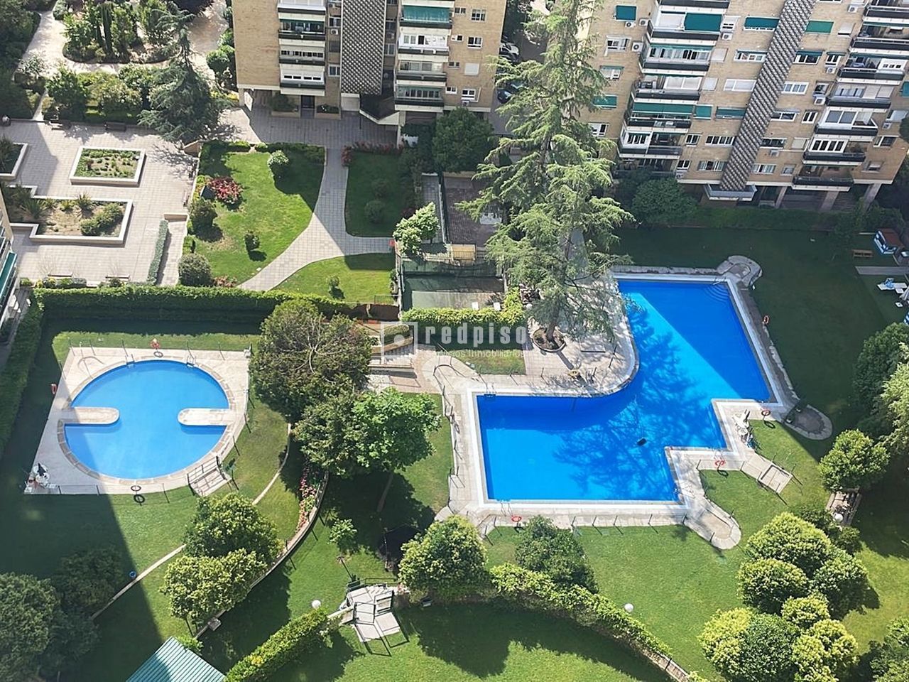 Piscina de Pis en venda en  Madrid Capital amb Aire condicionat, Calefacció i Traster