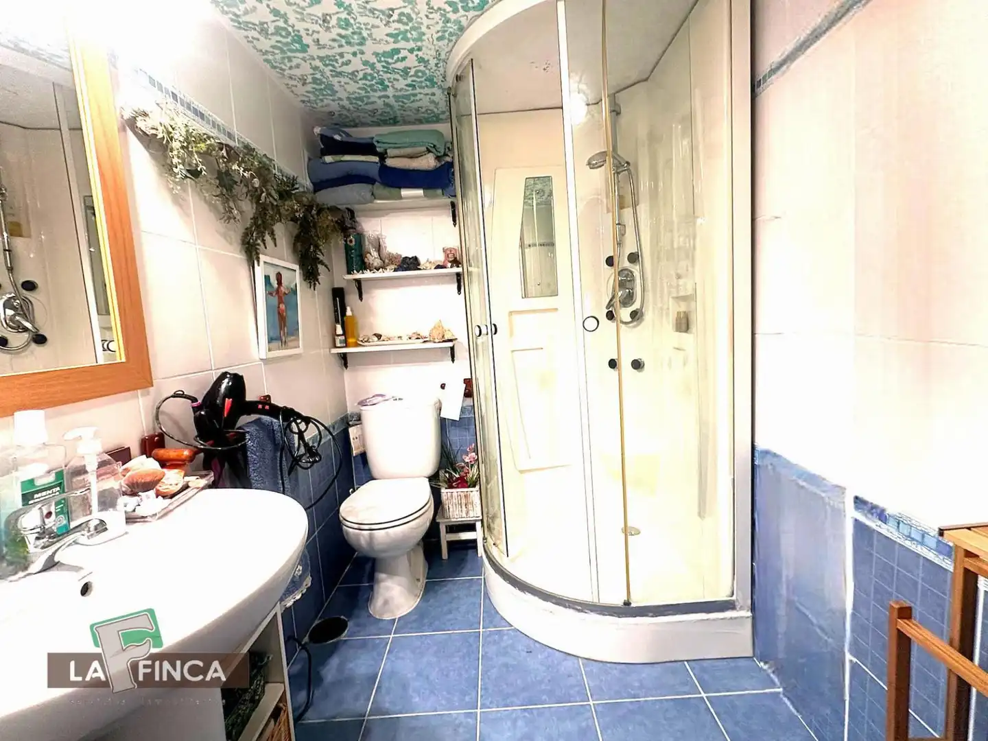 Bathroom of Flat for sale in Oviedo   with Heating and Furnished