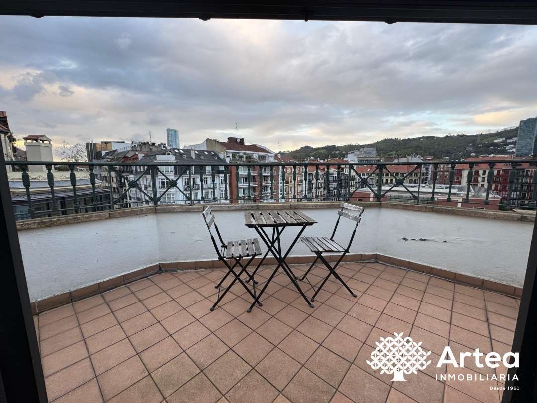 Àtic de lloguer a Astarloa Kalea, Ensanche - Moyua - Diputación