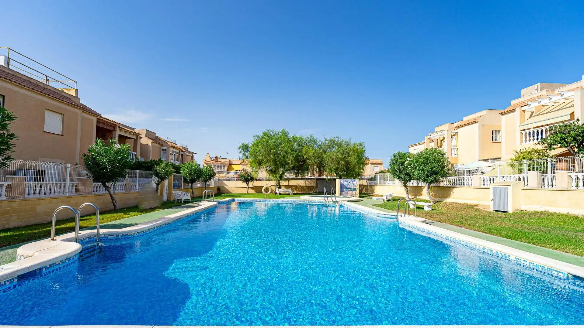 Bungalow con piscina in vendita a PANORAMA II, imagen 2