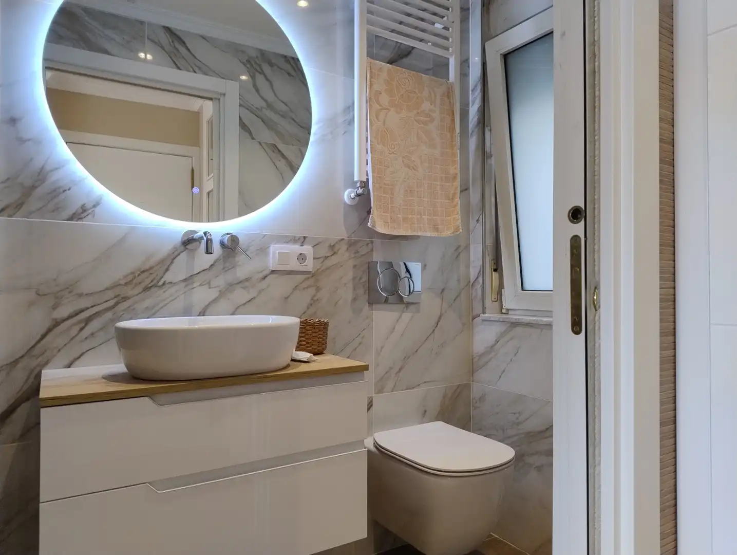 Bathroom of Flat for rent in Lugo  with Heating, Furnished and Oven