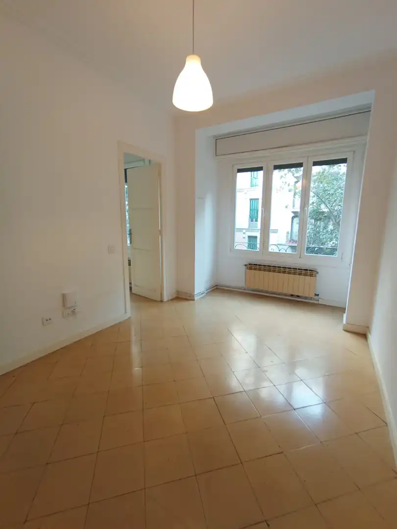 Habitación de Piso en venta en Barcelona con Calefacción y Horno