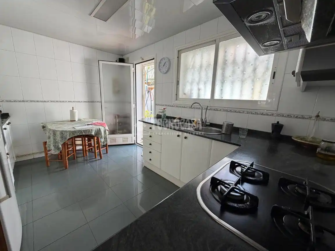 Cuina de Casa o xalet en venda en Castelldefels amb Aire condicionat, Calefacció i Terrassa