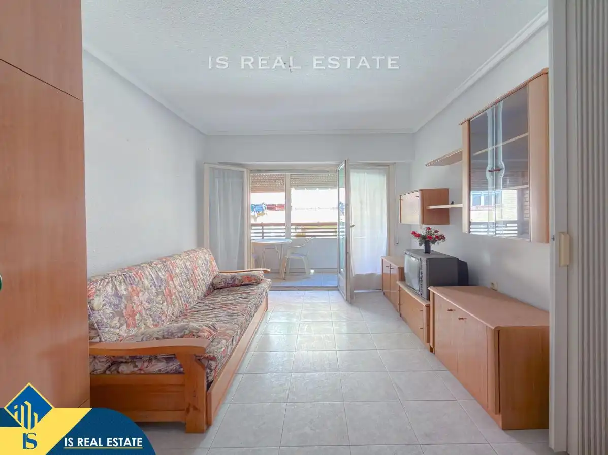 Sala de estar de Apartamento en venta en Torrevieja con Calefacción, Terraza y Amueblado