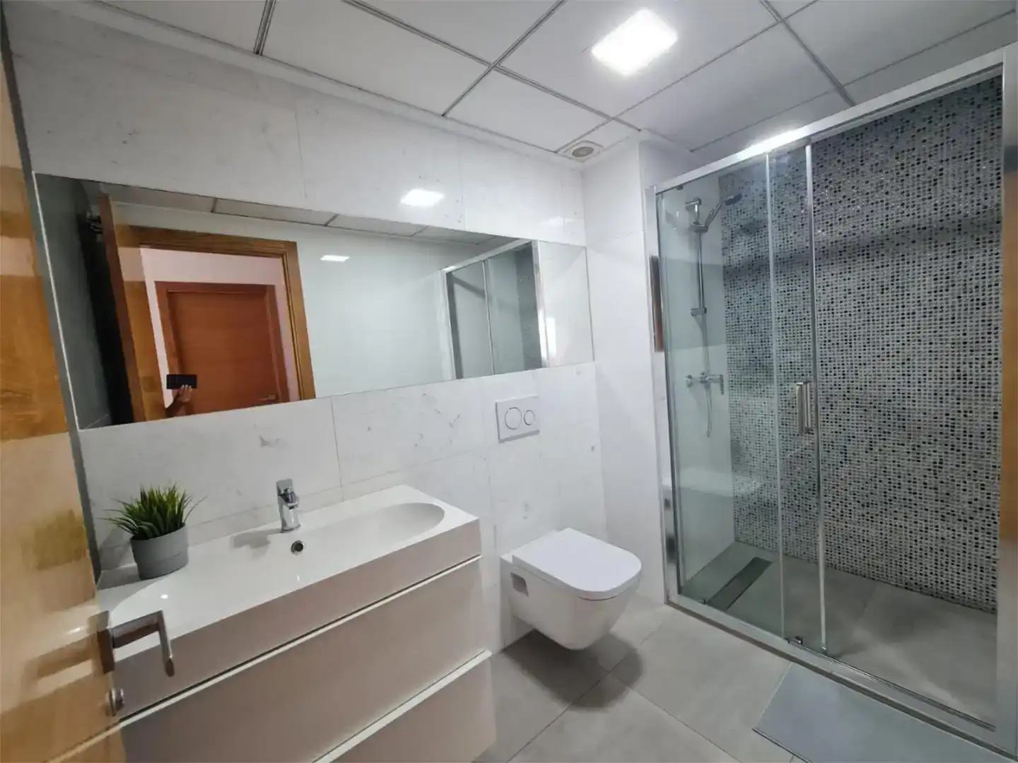 Bathroom of Flat for rent in Elche / Elx  with Air Conditioner, Furnished and Washing machine