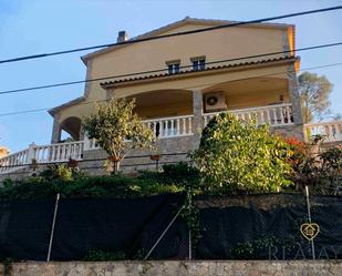 Vista exterior de Casa o xalet en venda en Vallirana amb Aire condicionat, Terrassa i Piscina