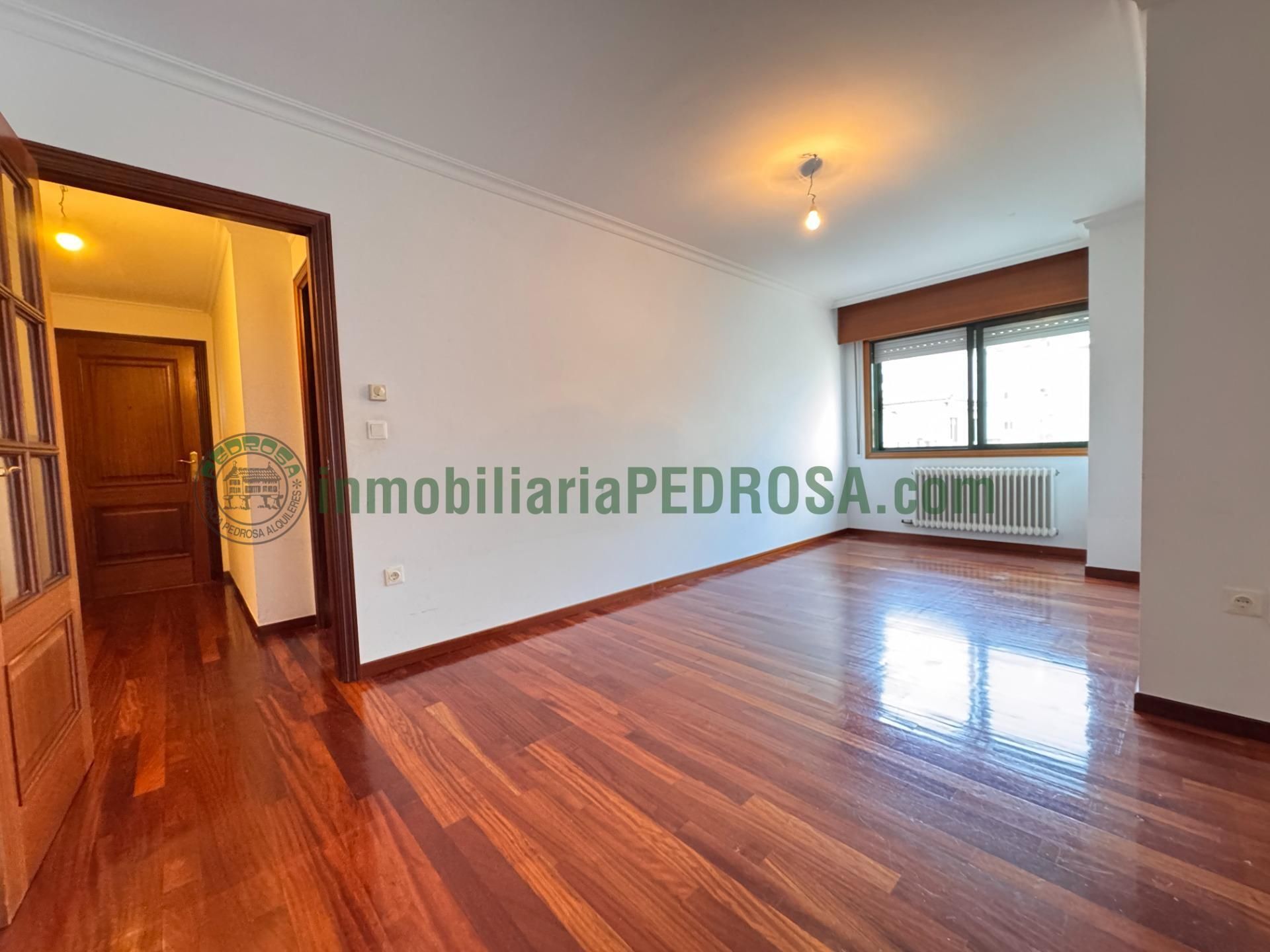 Sala d'estar de Pis en venda en Pontevedra Capital  amb Calefacció i Traster