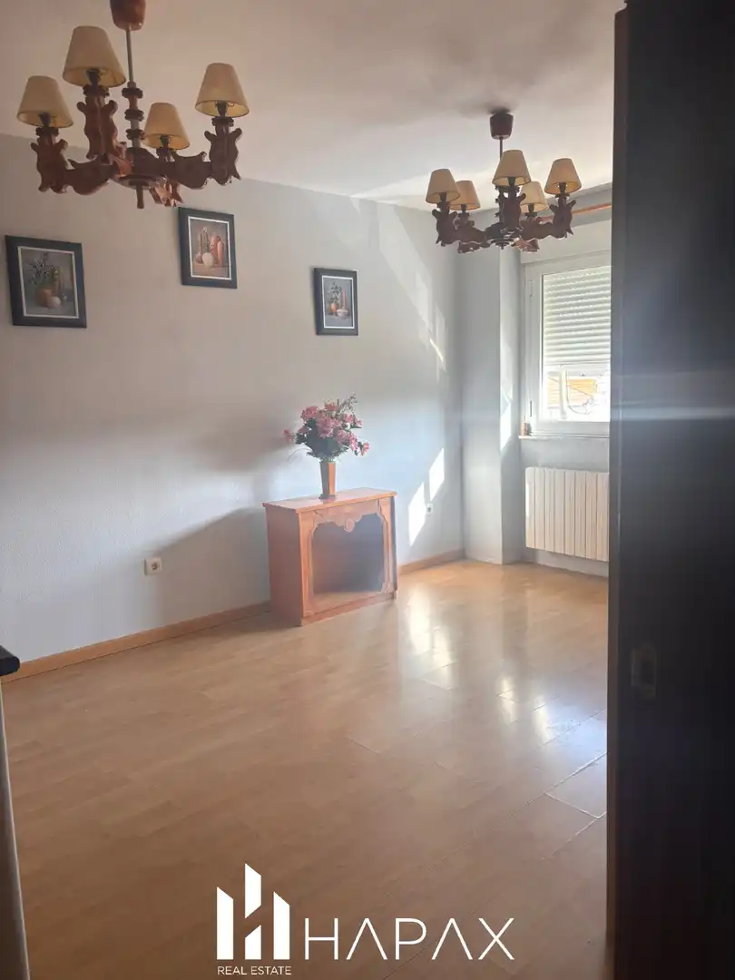 Sala d'estar de Pis en venda en Villamayor amb Calefacció