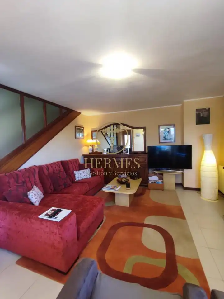 Sala d'estar de Casa o xalet en venda en Nigrán amb Calefacció, Jardí privat i Terrassa