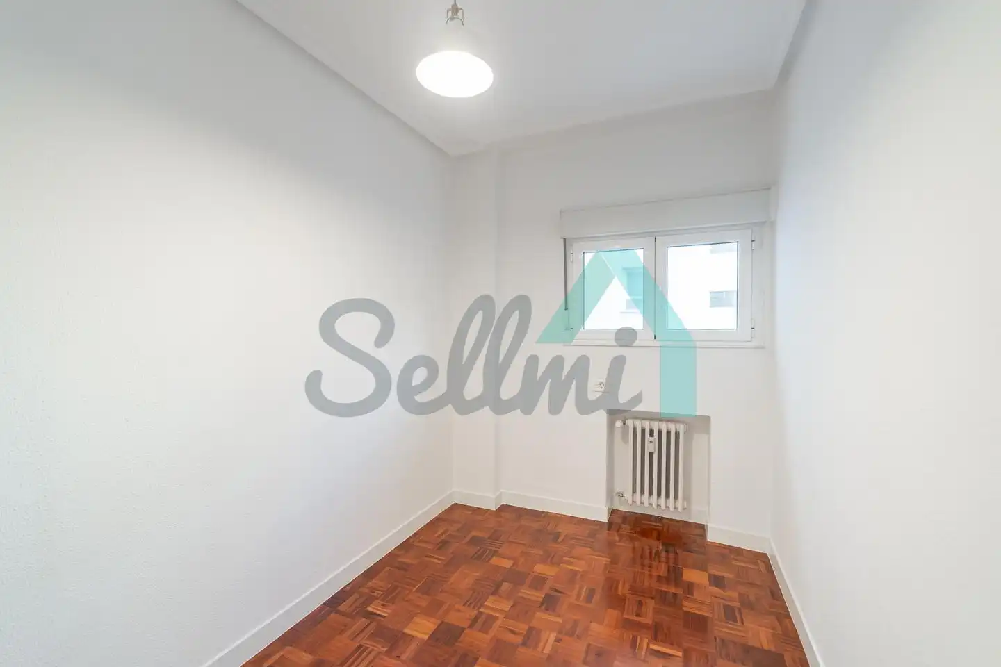 Bedroom of Flat for sale in Oviedo   with Heating, Parquet flooring and Storage room