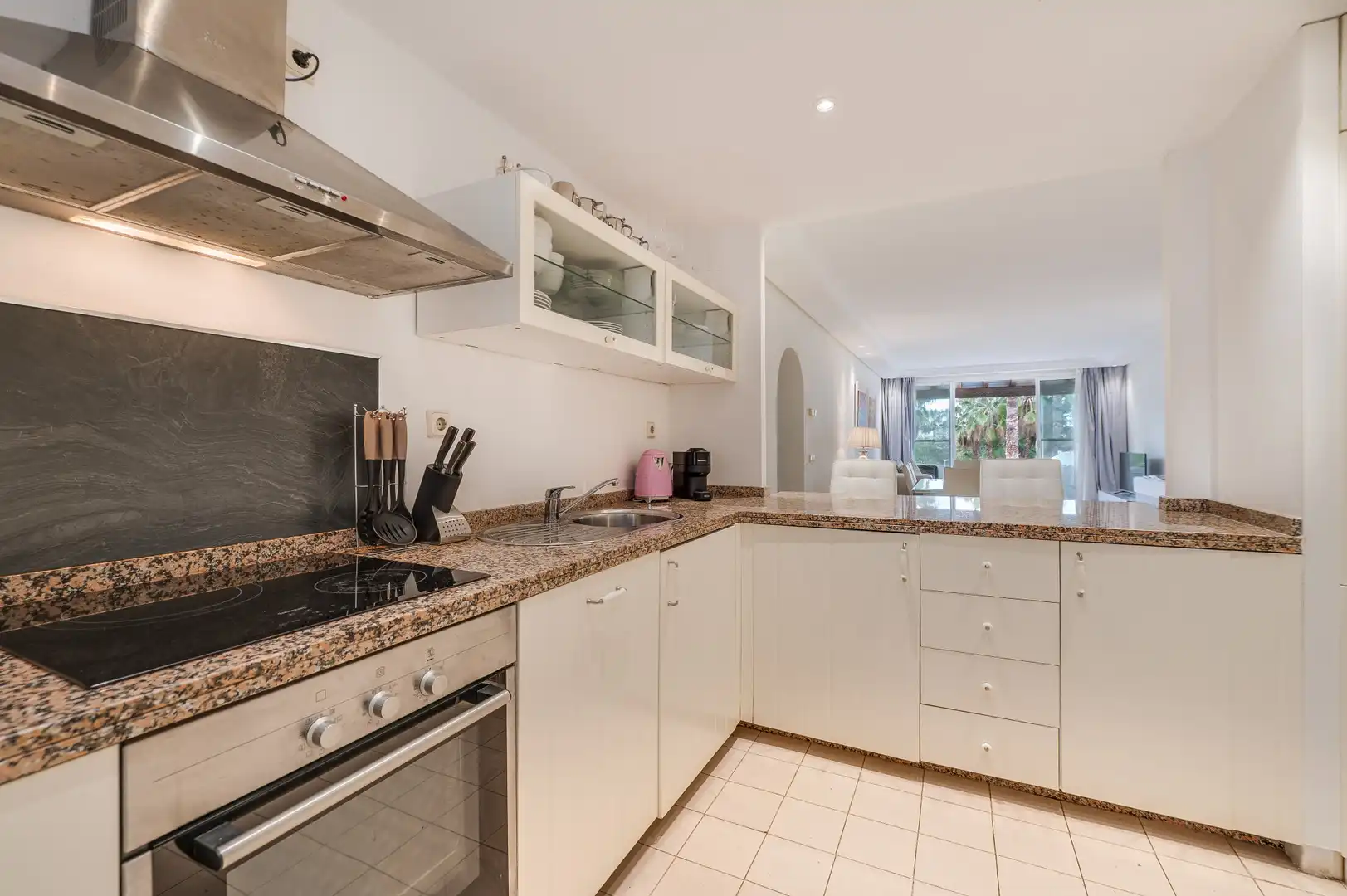 Cocina de Ático de alquiler en Marbella con Aire acondicionado, Terraza y Trastero