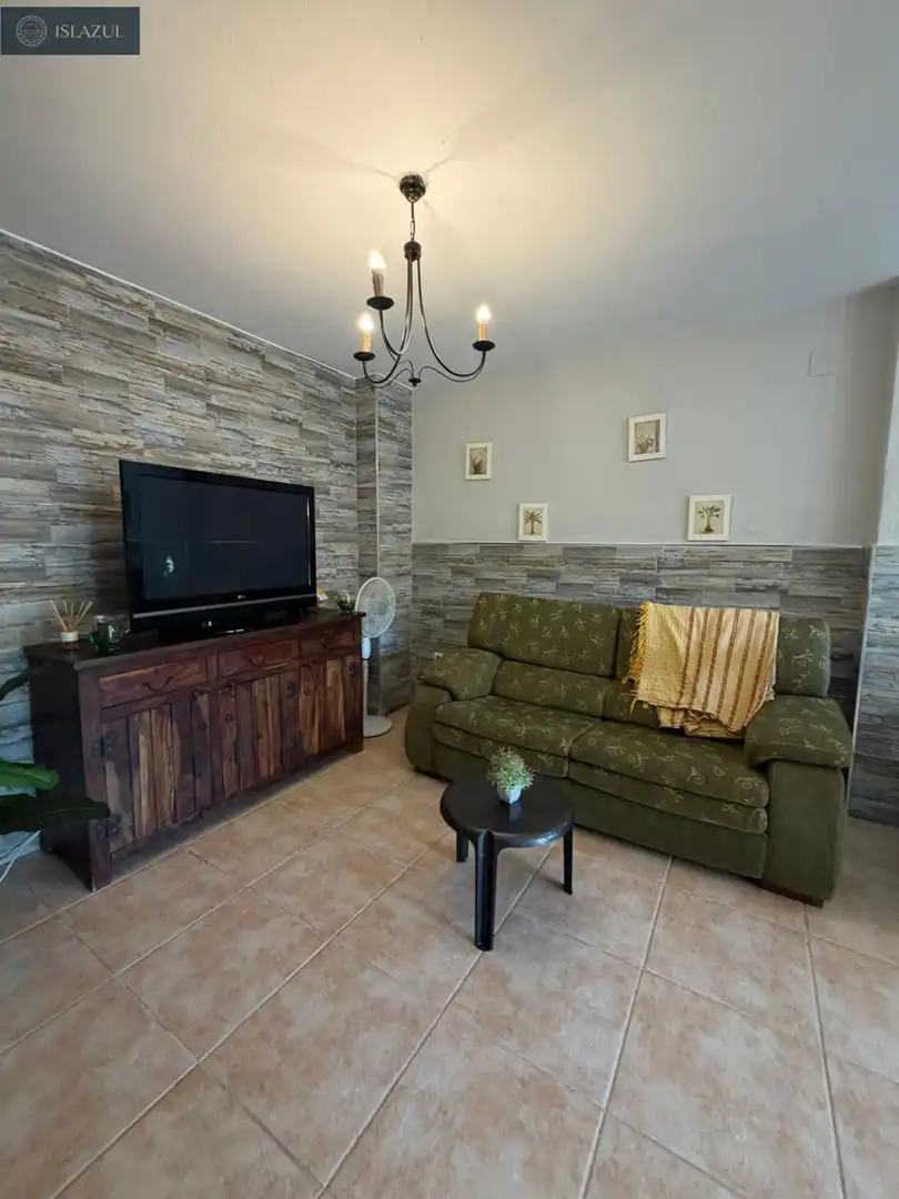 Wohnzimmer von Einfamilien-Reihenhaus zum Verkauf in Islantilla mit Privatgarten, Terrasse und Abstellraum