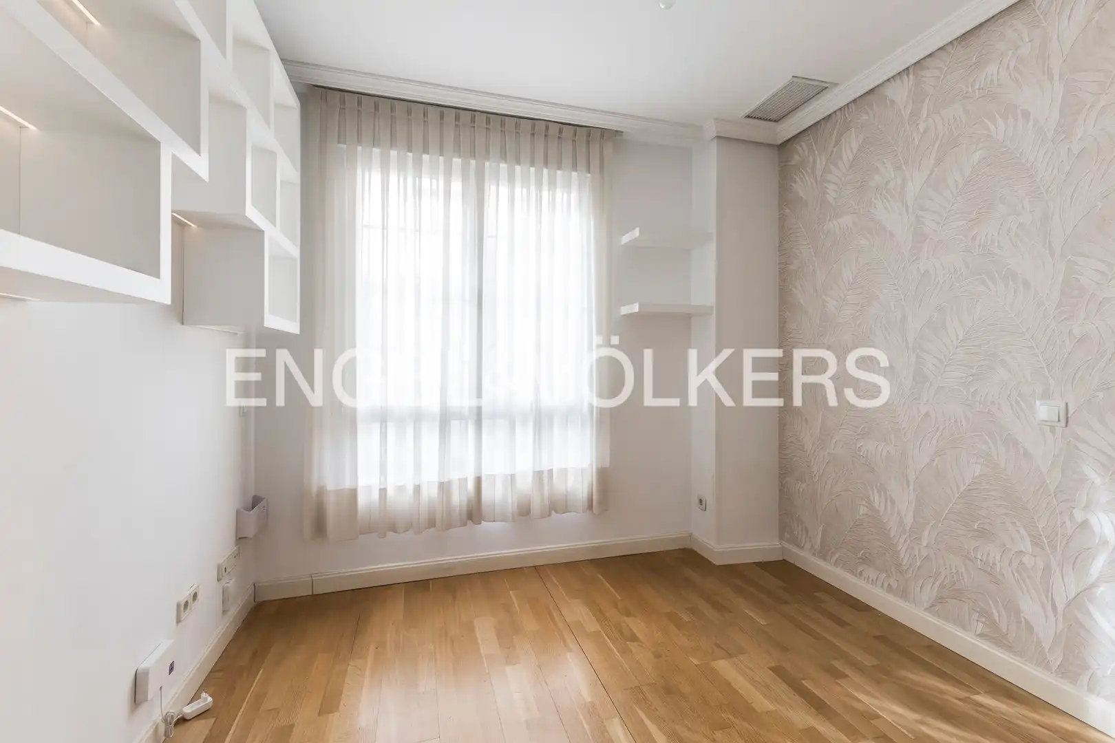 Habitación de Piso en venta en Madrid con Aire acondicionado, Calefacción y Jardín privado