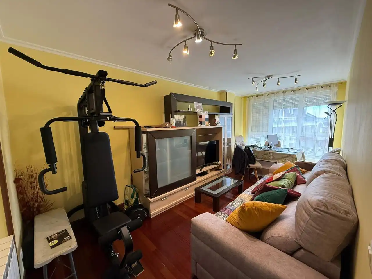 Sala de estar de Piso en venta en Castro-Urdiales con Calefacción, Parquet y Terraza