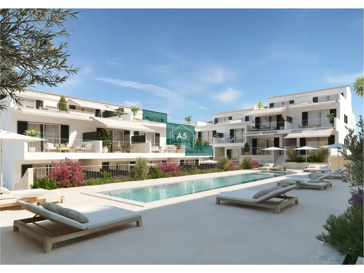 Vista exterior de Apartament en venda en Es Mercadal amb Jardí privat, Terrassa i Piscina