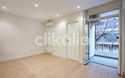 Bedroom of Flat for sale in  Barcelona Capital  with Air Conditioner, Heating and Terrace