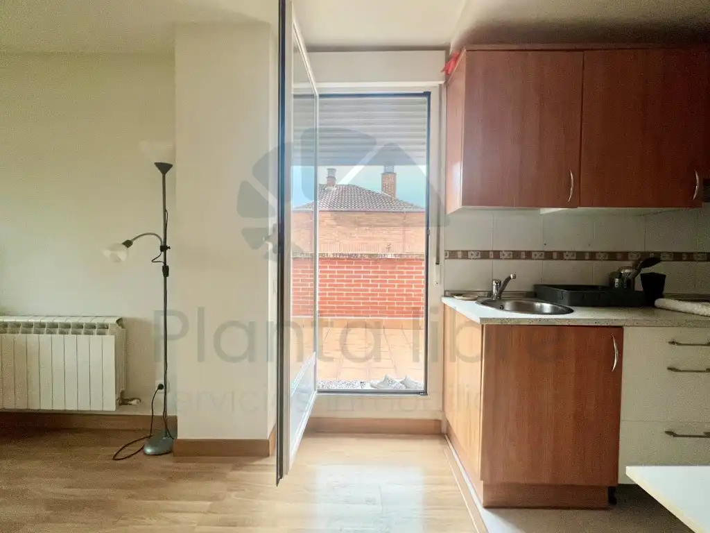 Küche von Dachboden zum Verkauf in Lardero mit Klimaanlage, Terrasse und Möbliert