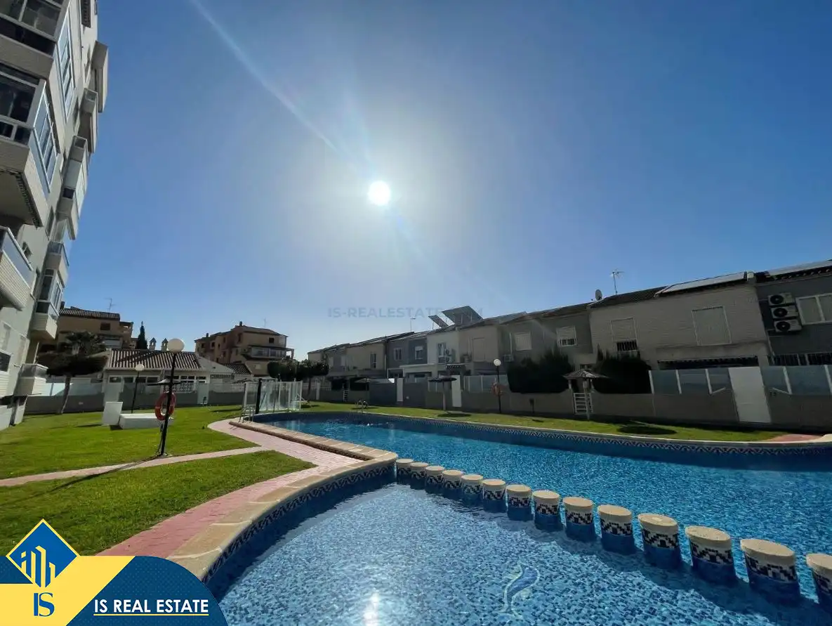Piscina de Casa o chalet en venta en Torrevieja con Calefacción, Terraza y Amueblado