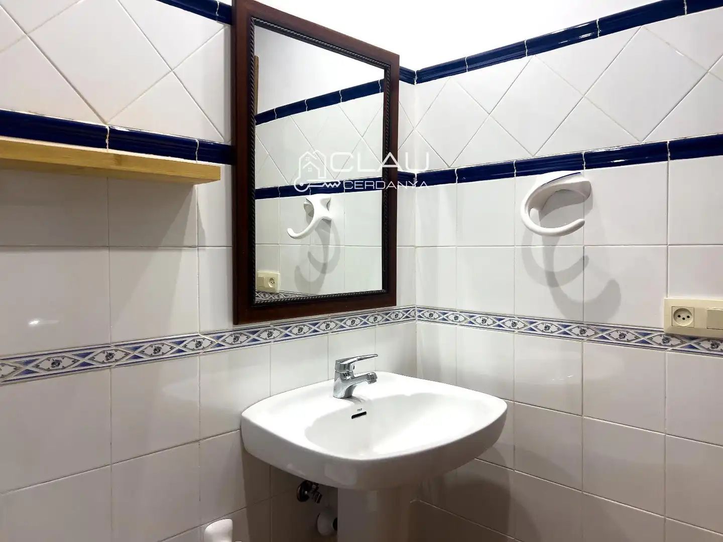 Badezimmer von Einfamilien-Reihenhaus zur Miete in Isòvol mit Heizung, Parkett und Terrasse