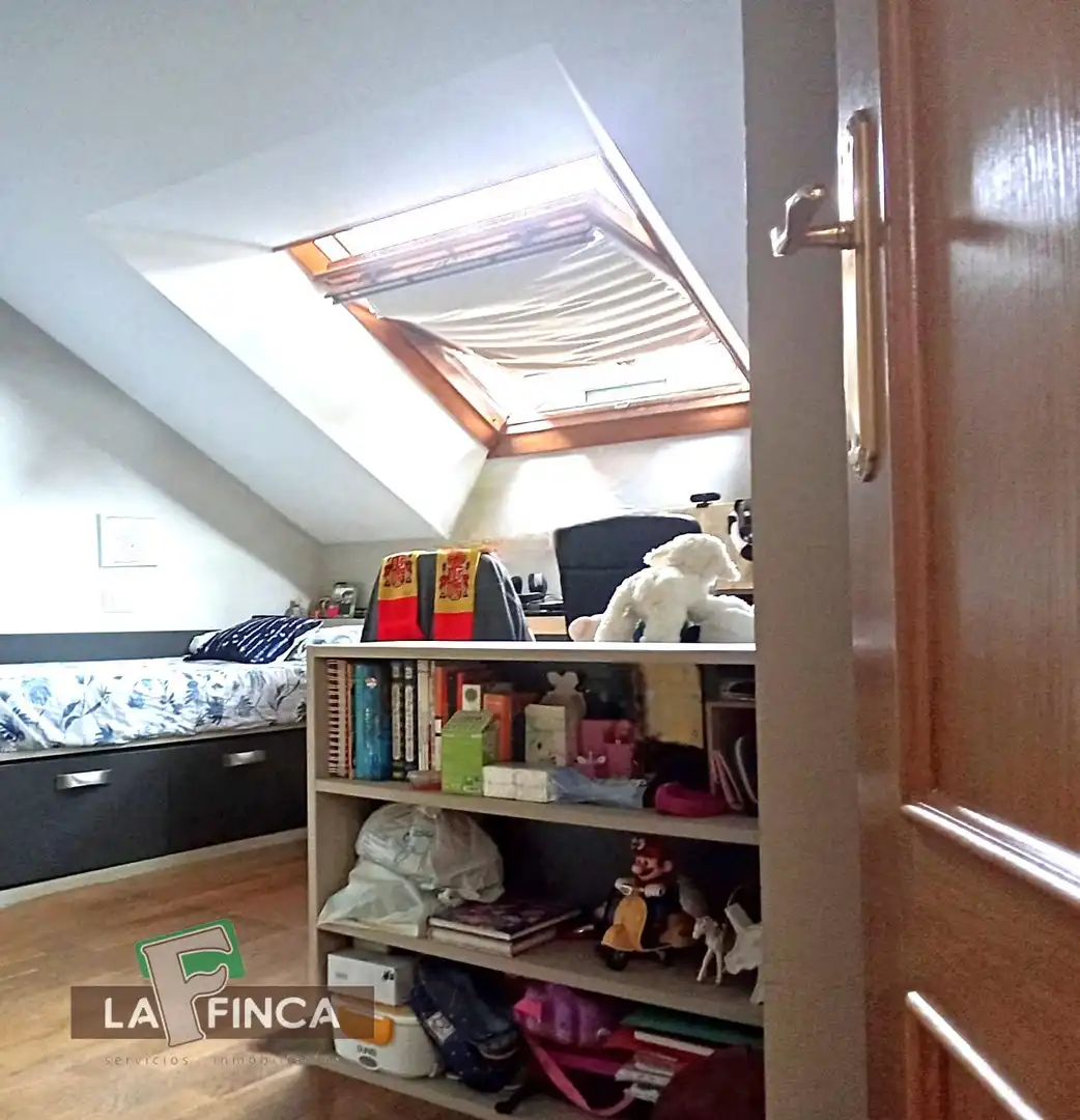Dormitori de Àtic en venda en Villaviciosa amb Calefacció, Parquet i Terrassa