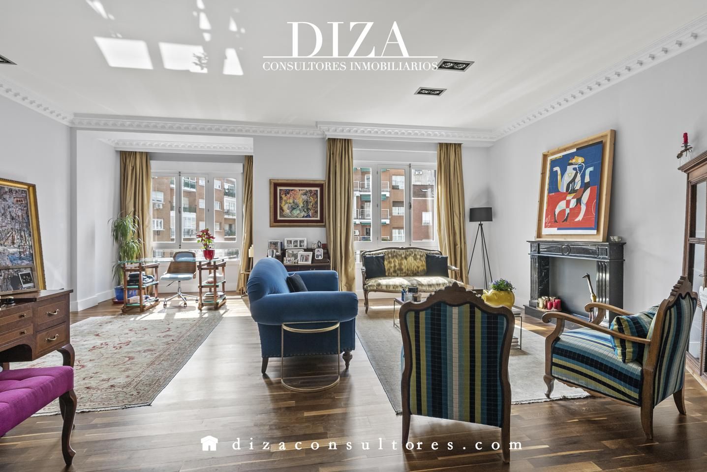 Living room of Flat for sale in  Madrid Capital  with Air Conditioner and Heating